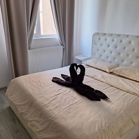 Luxury Daniel Apartament Residence Militari Roşu Εξωτερικό φωτογραφία
