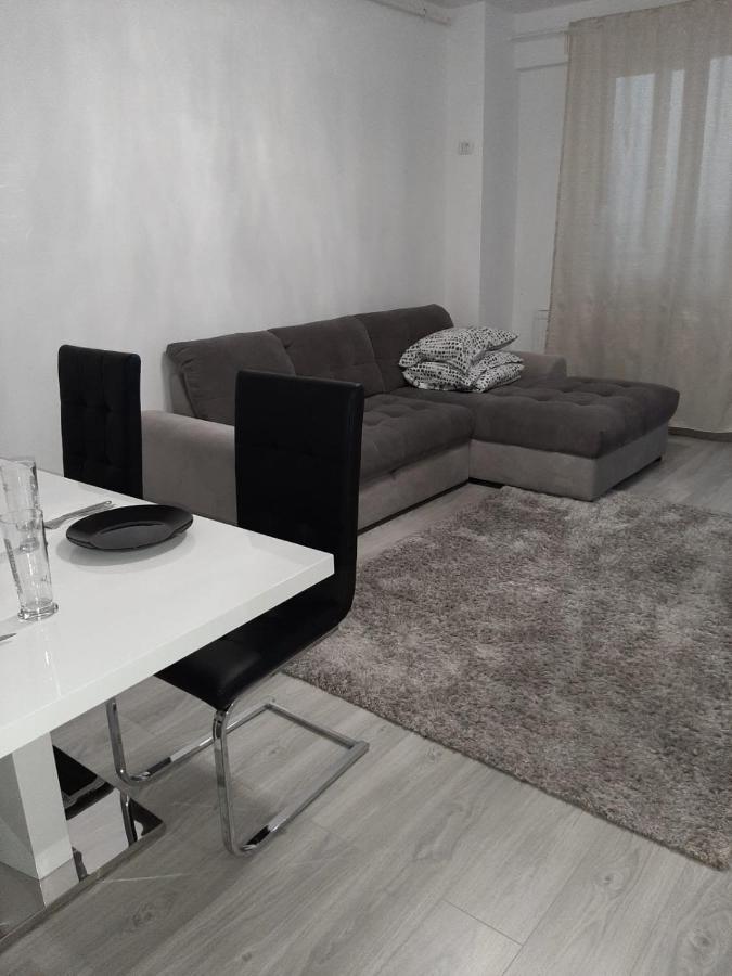 Luxury Daniel Apartament Residence Militari Roşu Εξωτερικό φωτογραφία