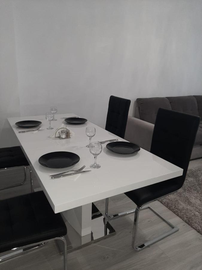 Luxury Daniel Apartament Residence Militari Roşu Εξωτερικό φωτογραφία