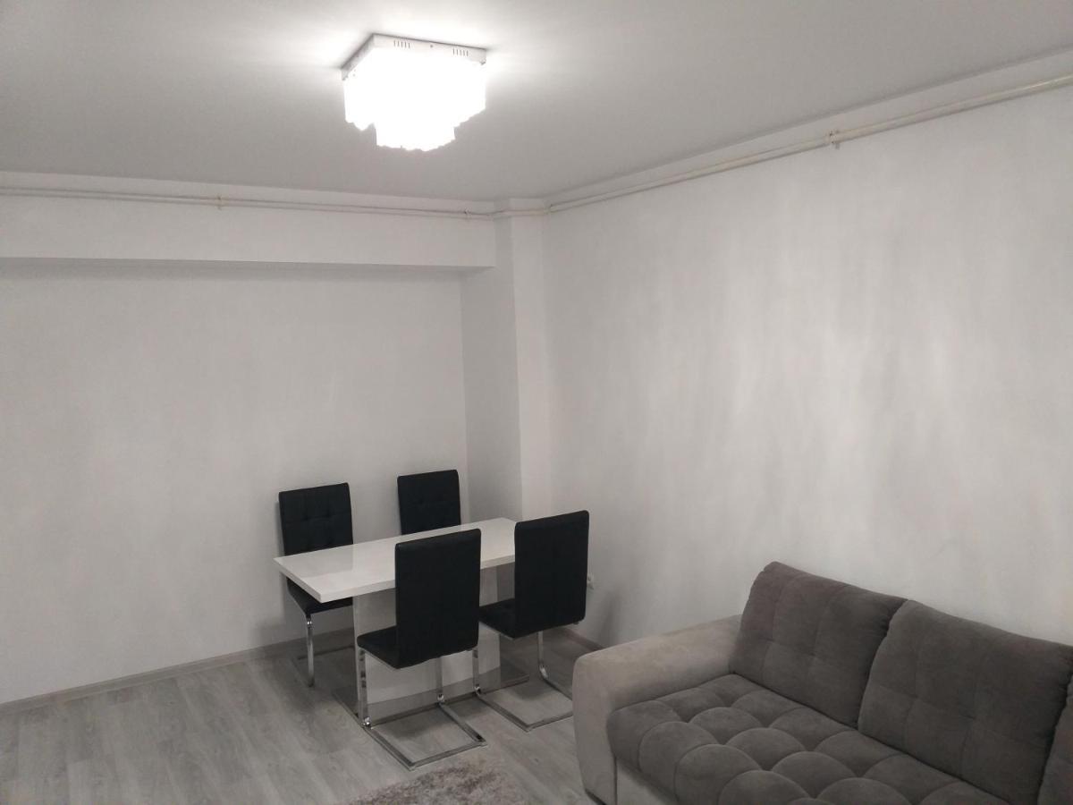 Luxury Daniel Apartament Residence Militari Roşu Εξωτερικό φωτογραφία